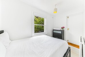 2 slaapkamers, een strijkplank/strijkijzer, reisbedje, gratis wifi