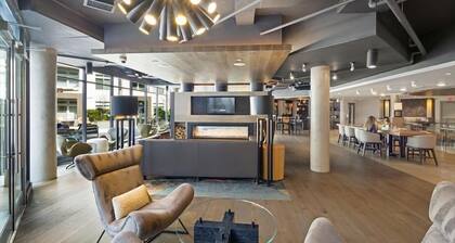 Perfect for Bleisure Travellers! Restons Hotspot nr Shops