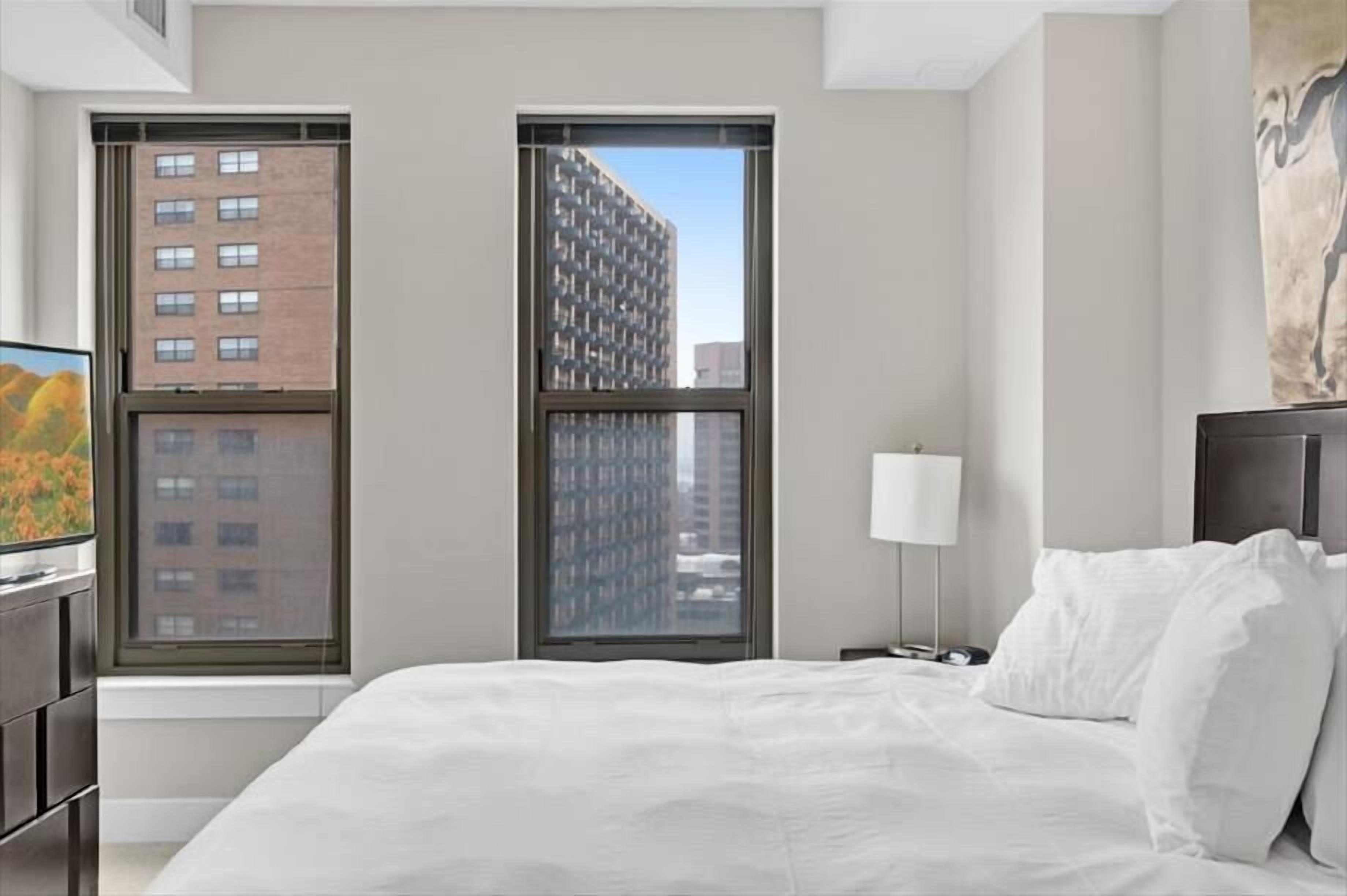 1 quarto, escrivaninha, ferros/tábuas de passar roupa, Wi-Fi de cortesia