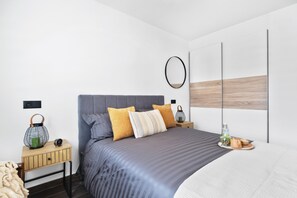 2 bedrooms, free WiFi, bed sheets - Apartment 'Sweet Home' with Shared Pool, Wi-Fi and Air Conditioning (Gran Alacant)