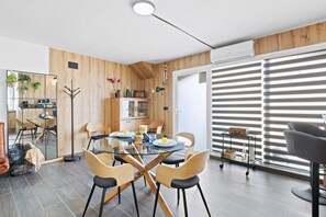 Dining - Apartment 'Sweet Home' with Shared Pool, Wi-Fi and Air Conditioning (Gran Alacant)