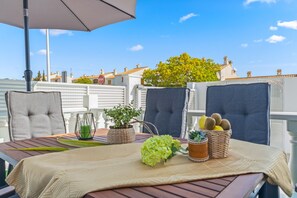 Outdoor dining - Apartment 'Sweet Home' with Shared Pool, Wi-Fi and Air Conditioning (Gran Alacant)