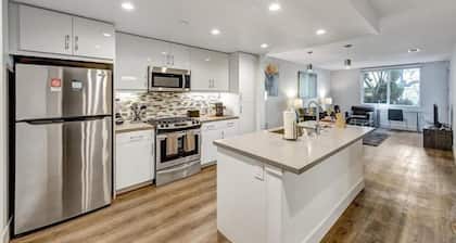 Orange County, Gated 1BR w/ Full Kitchen & In unit Laundry
