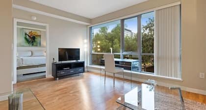 Fully Furnished 1BR nr Airport | AC, Wifi, Full Kitchen w/ Dining