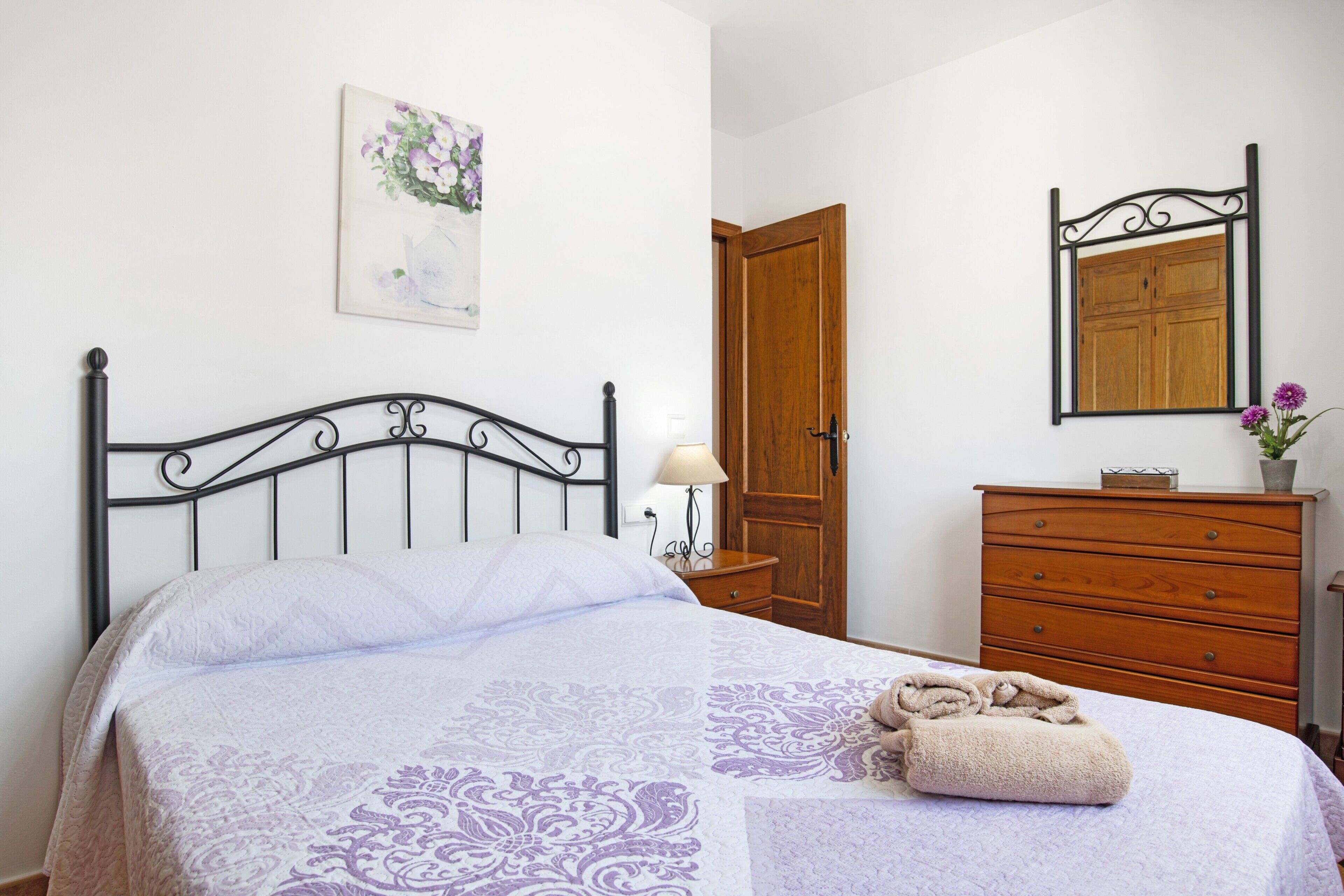 2 slaapkamers, een strijkplank/strijkijzer, gratis wifi, beddengoed