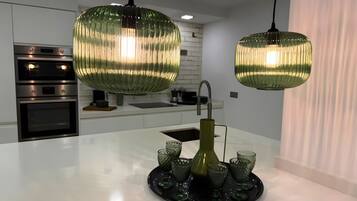 Frigorífic, microones, forn i placa de cuina