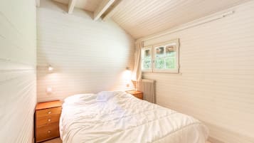 4 bedrooms, iron/ironing board, free WiFi