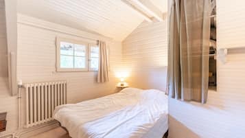 4 bedrooms, iron/ironing board, free WiFi