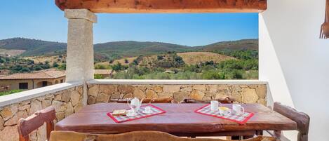 屋外ダイニングエリア