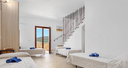 Holiday Home 'La Minda' with Mountain View, Private Terrace and Wi-Fi