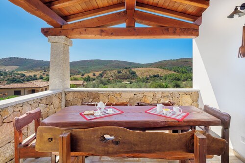 Holiday Home 'La Minda' with Mountain View, Private Terrace and Wi-Fi