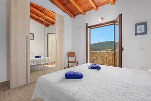 5 bedrooms, free WiFi, bed sheets