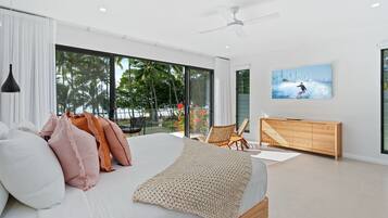 5 bedrooms, iron/ironing board, free WiFi, bed sheets