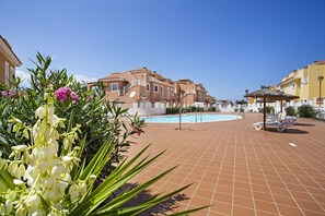 Pool - Vacation Apartment 'Apartamento 104' with Mountain View, Wi-Fi and Air Conditioning (Caleta de Fuste)