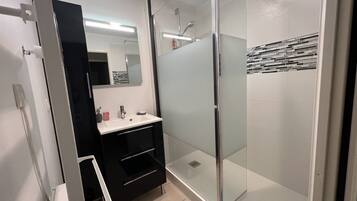 Chuveiro, secador de cabelo