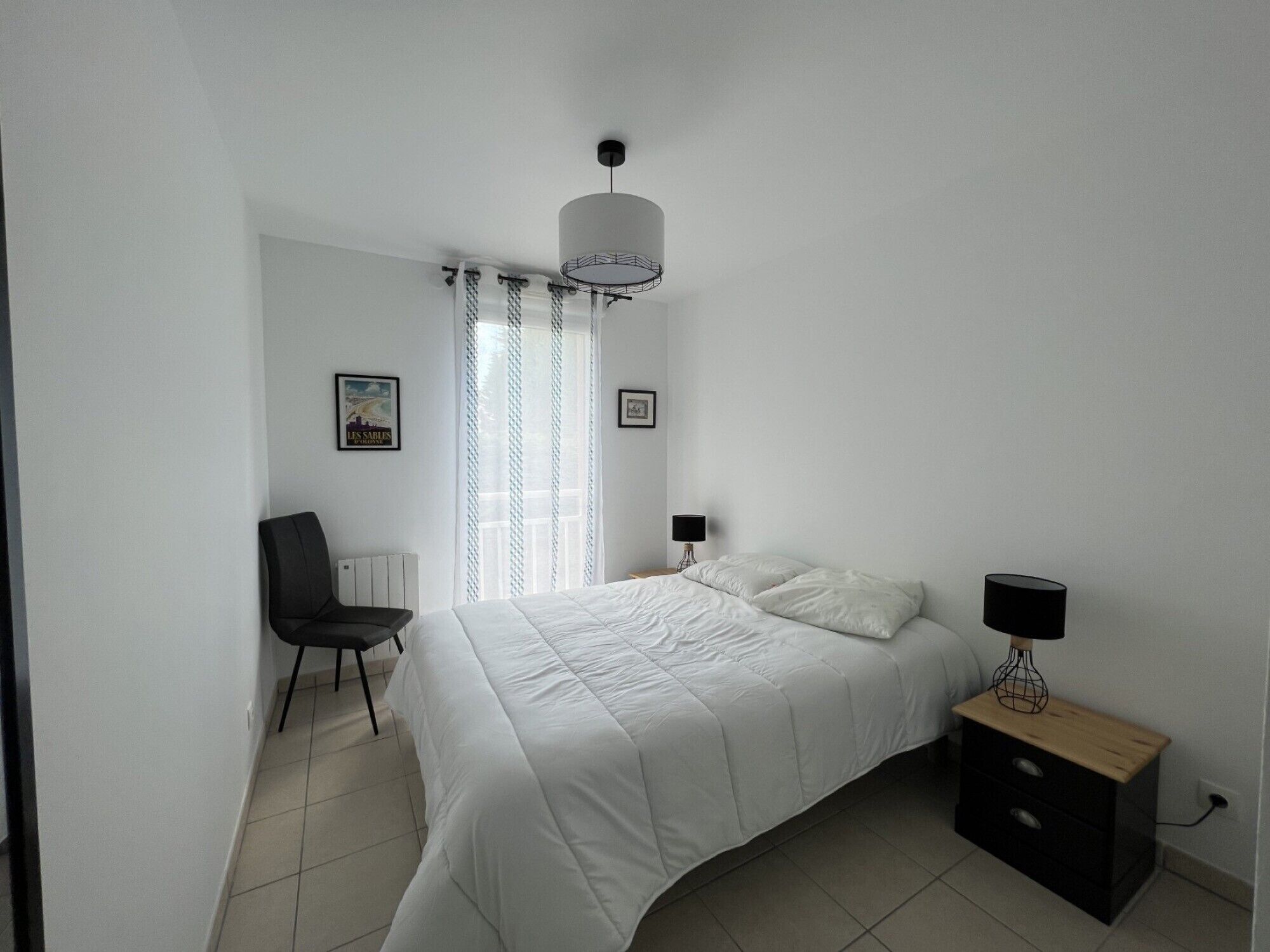 2 chambres, fer et planche à repasser