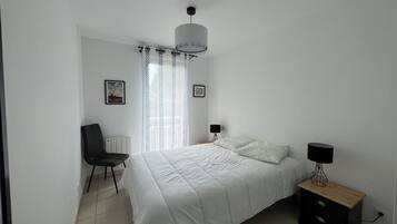 2 chambres, fer et planche à repasser