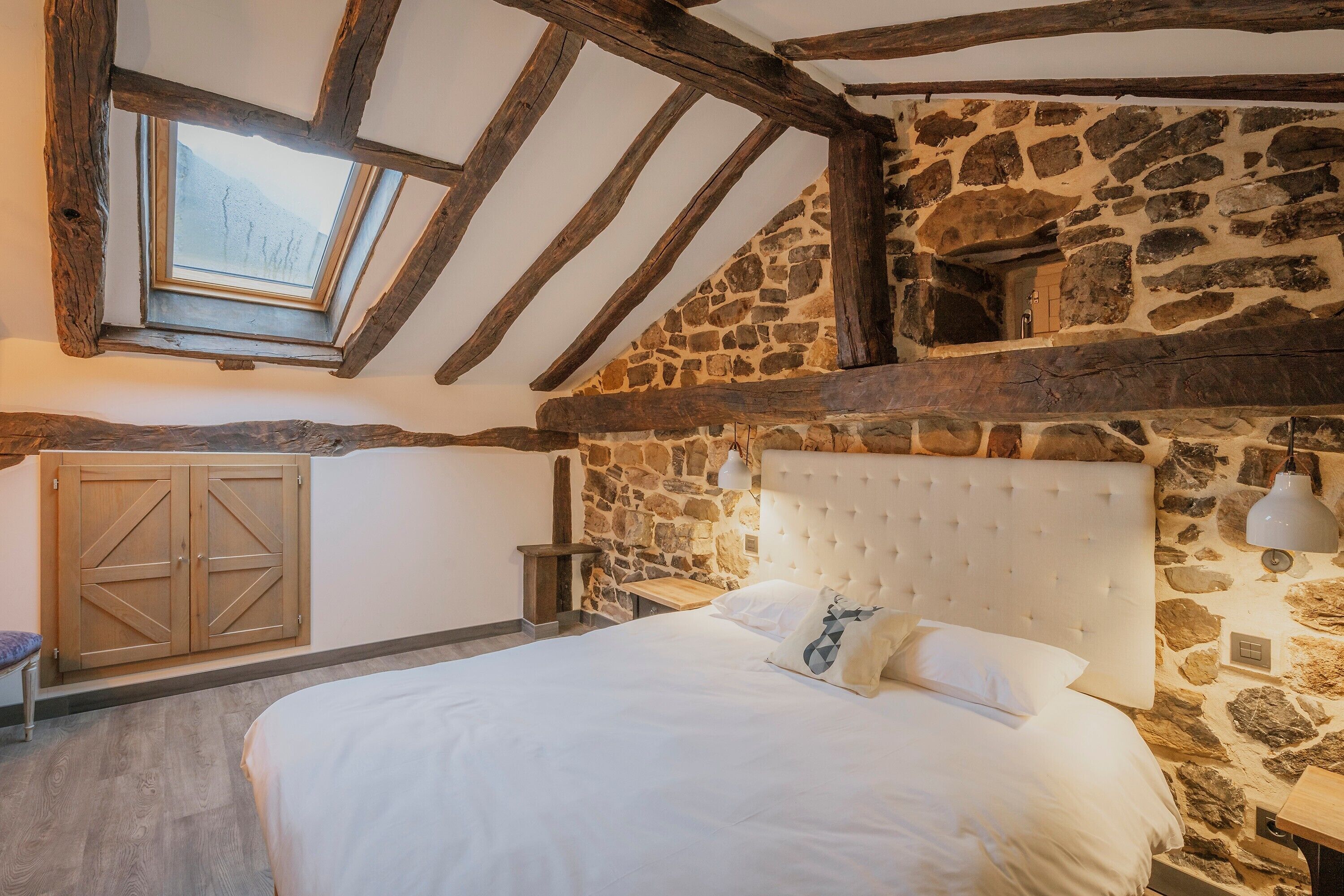 4 habitaciones, tabla de planchar con plancha y wifi gratis 