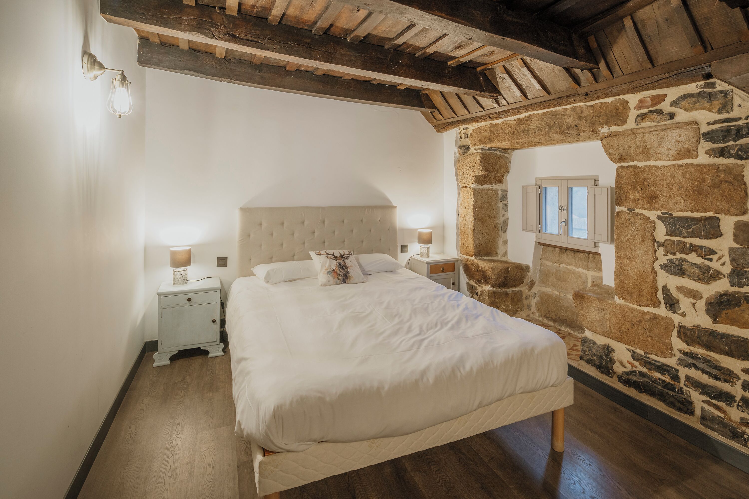 4 slaapkamers, een strijkplank/strijkijzer, gratis wifi, beddengoed