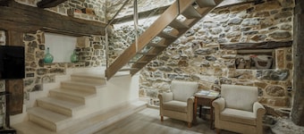 Country House 'La Casa Del Diezmo De La Montaña' with Mountain View, Private Terrace and Wi-Fi