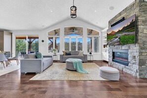 Smart-TV, Kamin, Videospiele, Computerbildschirme