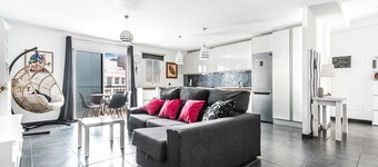 Casa Vacanze 'Bright' con Vista Montagna, Balcone e Wi-Fi