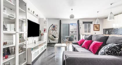 Holiday Home 'Bright' with Mountain View, Balcony and Wi-Fi