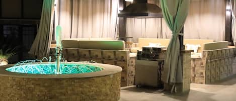 Bain à remous extérieur