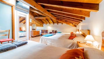 6 slaapkamers, een strijkplank/strijkijzer, gratis wifi, beddengoed