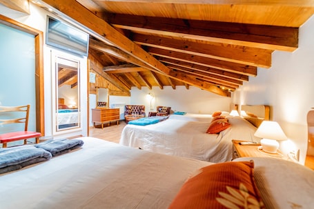 6 chambres, fer et planche à repasser, Wi-Fi gratuit, draps fournis. Appartement 'Amontes Rural' avec piscine privée, terrasse privée et Wi-Fi