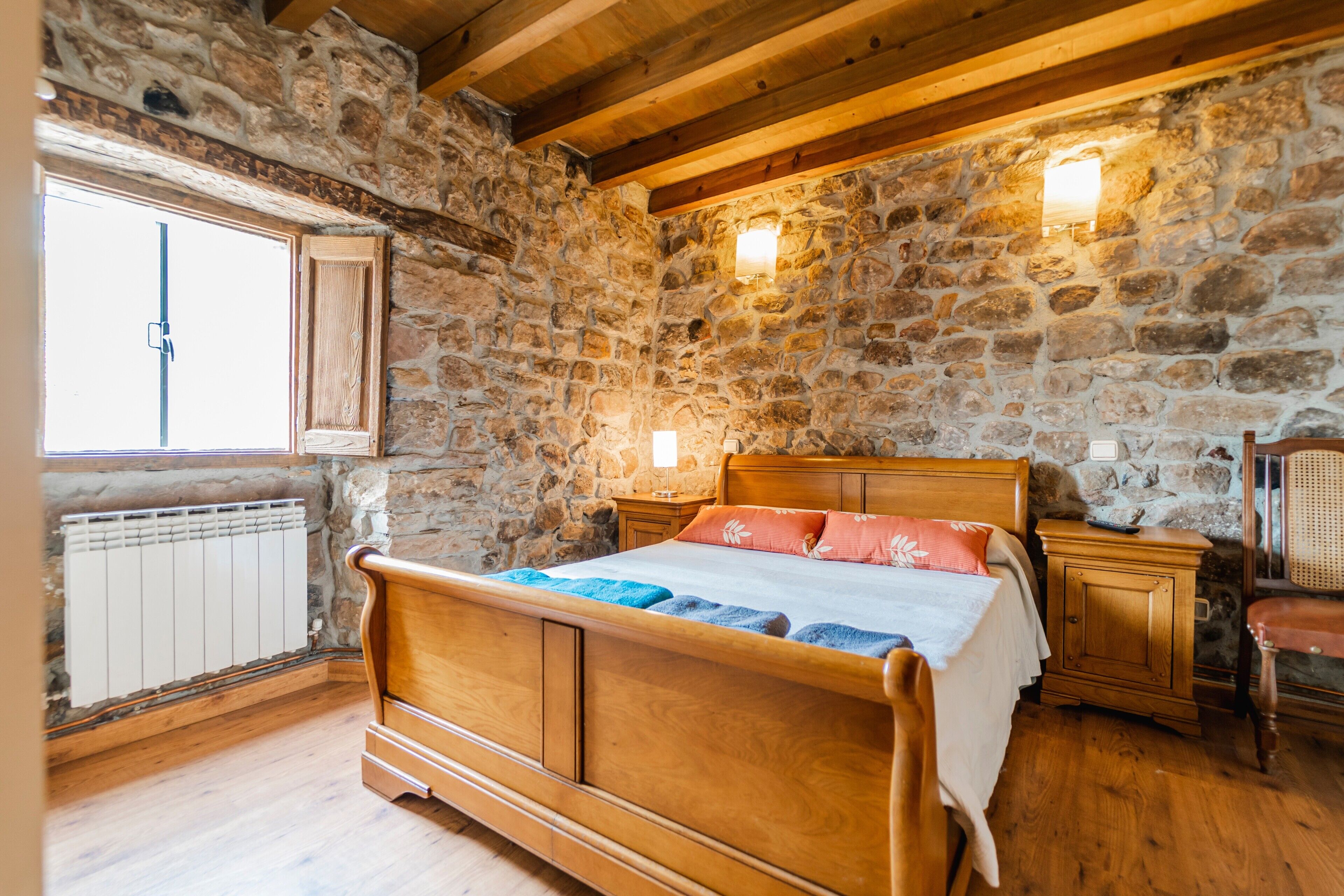6 dormitorios, tabla de planchar con plancha, wifi gratis y ropa de cama