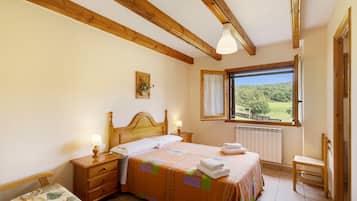 7 bedrooms, iron/ironing board, free WiFi, bed sheets