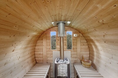 Apartamento 'Les Cases' con vistas a la montaña, piscina privada y Wi-Fi