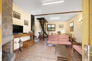 TV, fireplace, ping pong