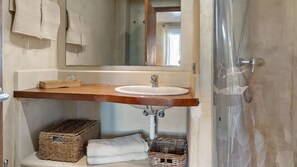 Shower, hair dryer, towels - Vista Azul Duplex 2 Formentera (La Savina)