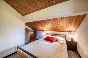 1 slaapkamer, een strijkplank/strijkijzer, gratis wifi