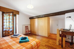 1 chambre, fer et planche à repasser, Wi-Fi gratuit, draps fournis