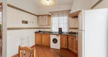 Holiday Home 'La Casa Amarilla' with Mountain View, Private Garden and Wi-Fi