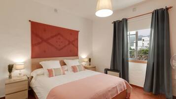 2 chambres, fer et planche Ă repasser, Wi-Fi gratuit, draps fournis