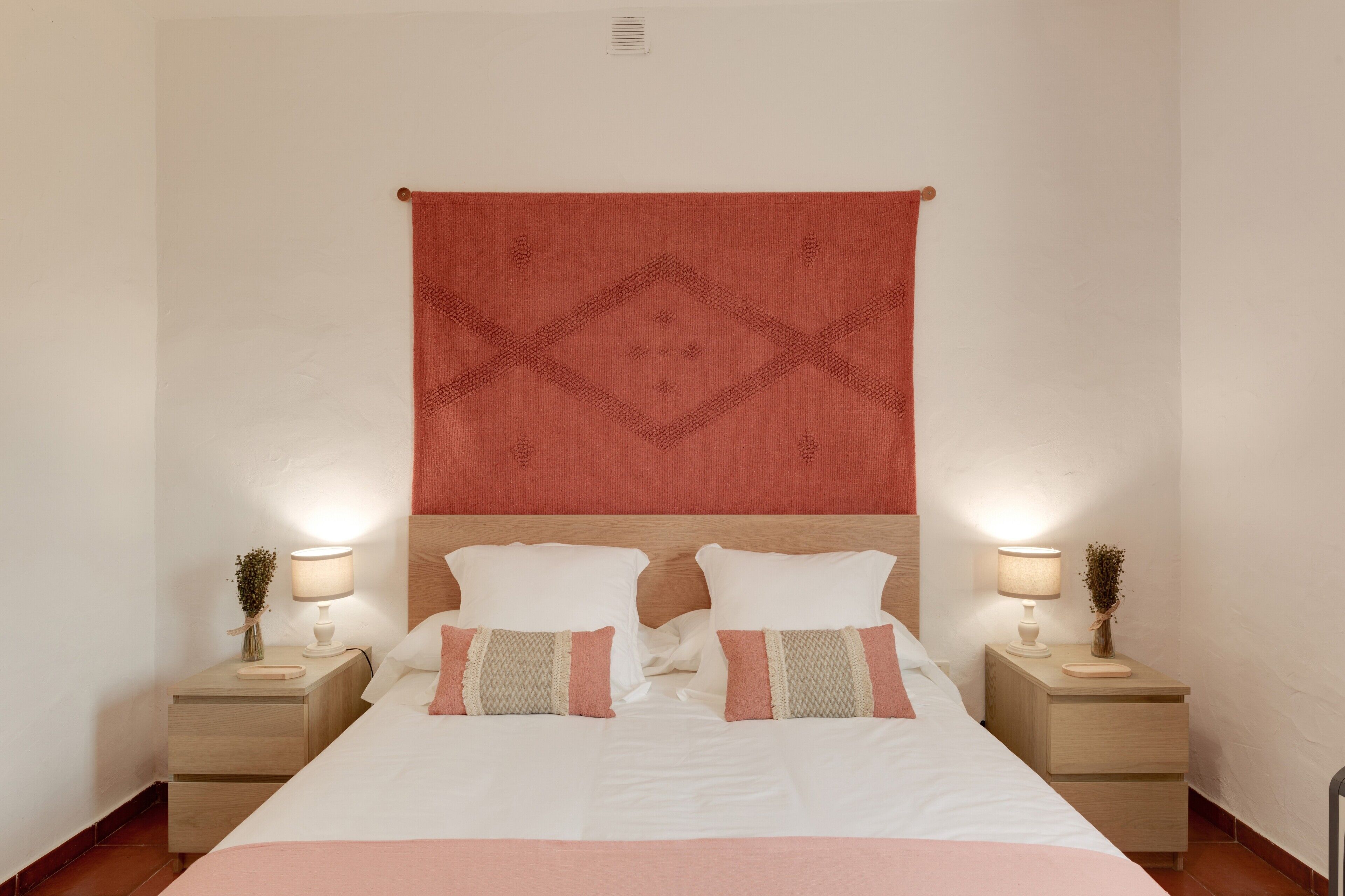 2 室のベッドルーム、アイロン / アイロン台、WiFi (無料)、ベッドシーツ