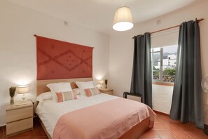 2 Schlafzimmer, Bügeleisen/Bügelbrett, kostenloses WLAN, Bettwäsche