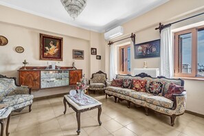 Télévision, cheminée