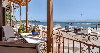 Ferienhaus "Barba Panais' House" mit Balkon und Meerblick