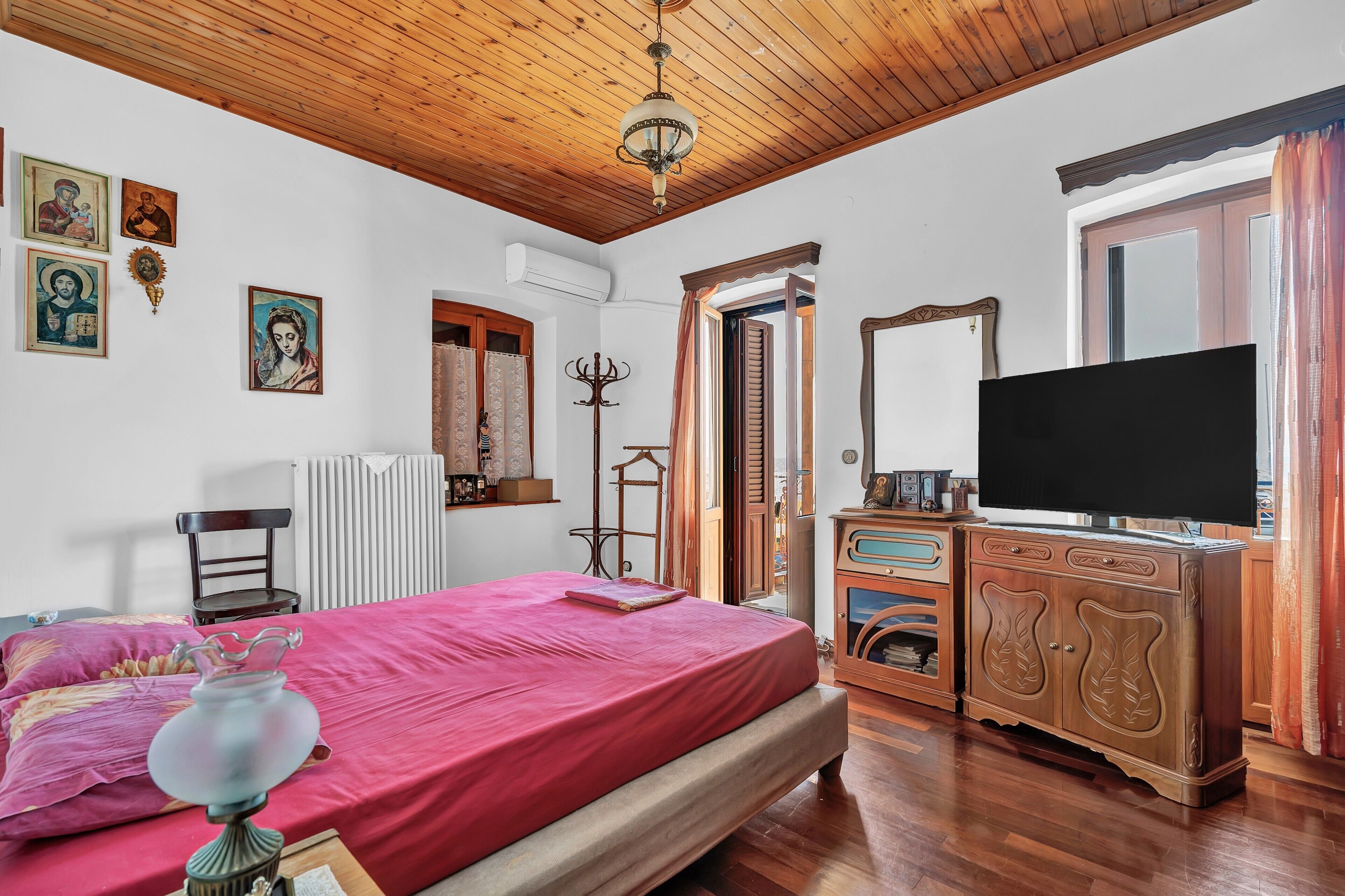 4 dormitoris, escriptori, planxa i posts de planxar i wifi gratuïta 