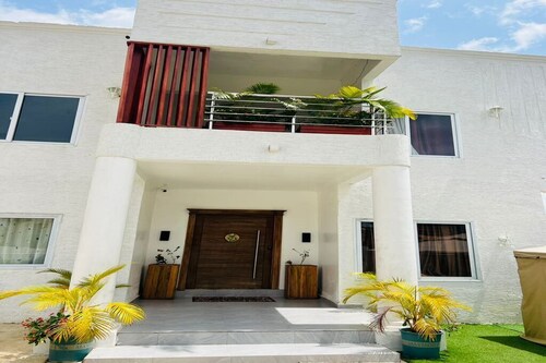 Dona's luxury townhome in the garden city of kumasi