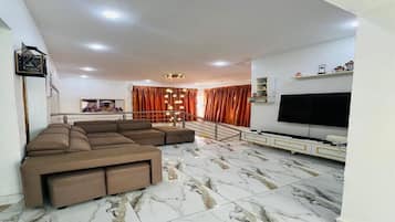 Smart TV, video games, stereo