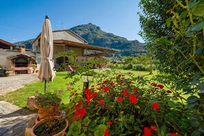 Property grounds - Apartment 'Agriturismo La Grange - Family' with Mountain View, Wi-Fi and Air Conditioning (Pont-Saint-Martin)