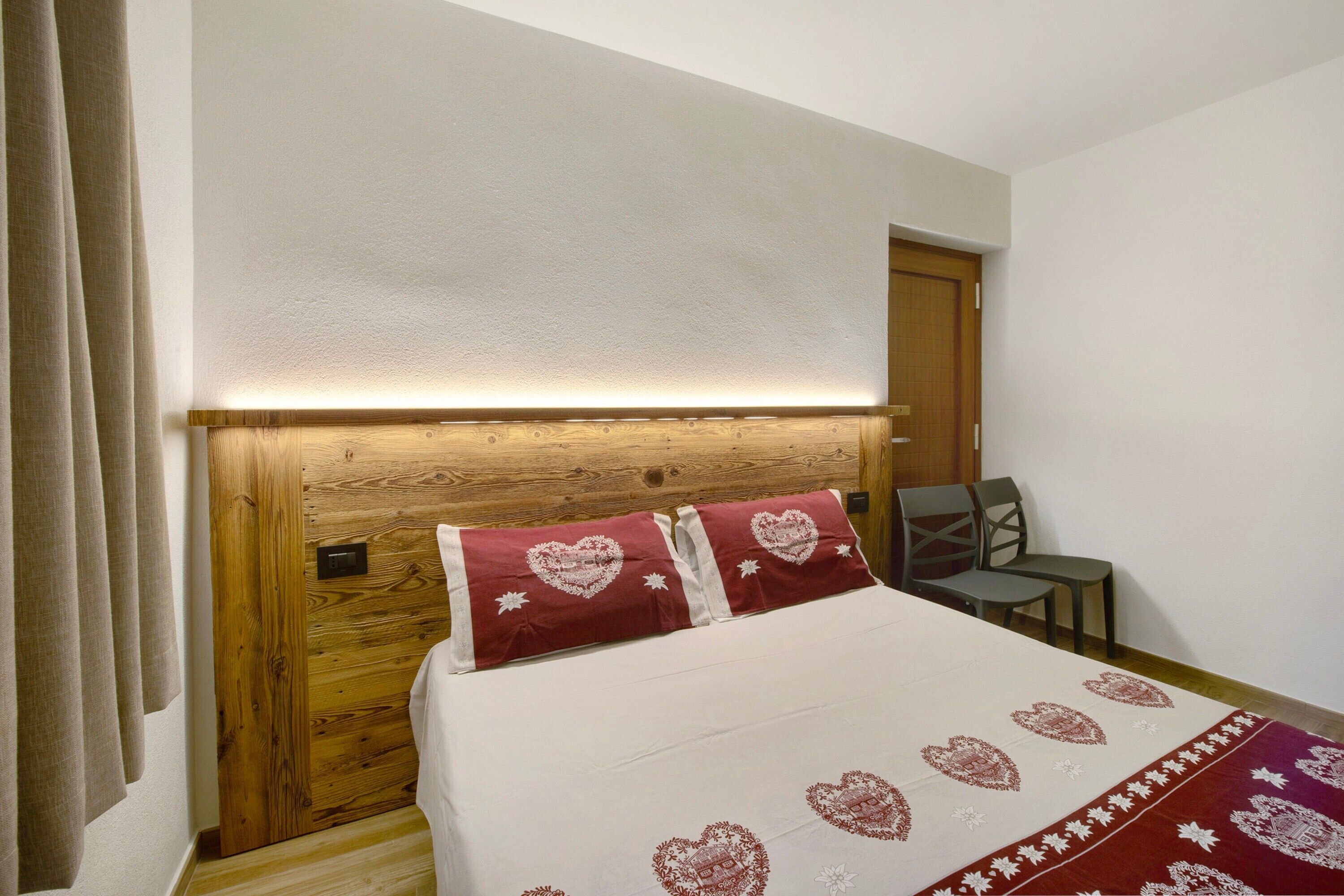 2 makuuhuonetta, ilmainen Wi-Fi, vuodevaatteet, pääsy pyörätuolilla