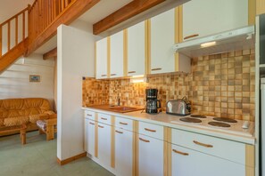 Geladeira, micro-ondas, fogão, cooktop