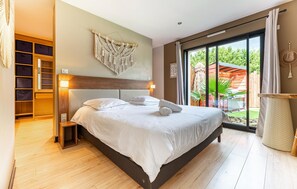 5 dormitorios, cuna de viaje, wifi gratis y ropa de cama